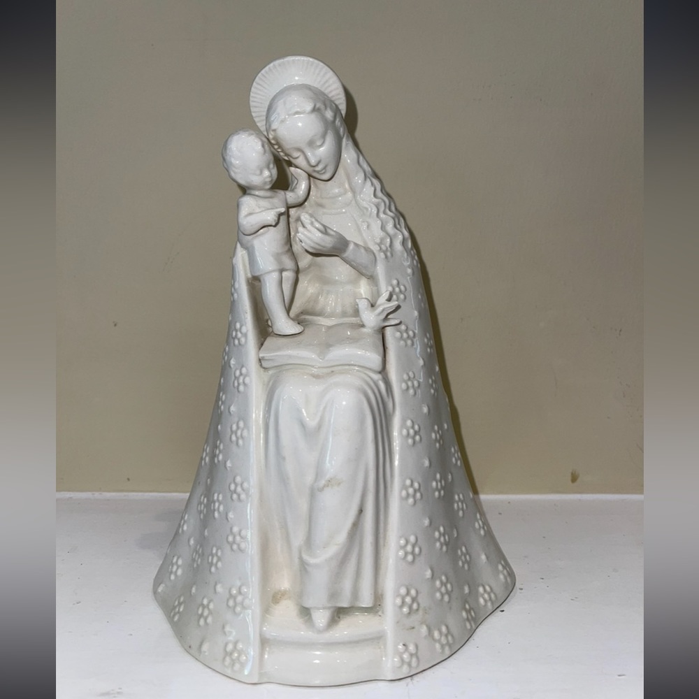 Goebel Hummel Flower Madonna Figurine Excellent preowned condition